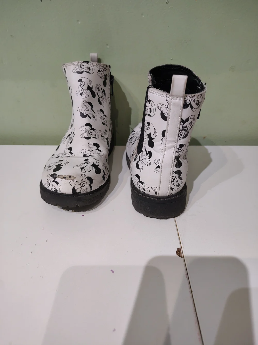 Disney Minnie Mouse White and Black Rain Boots Combat Shoes Big Girl Size 2